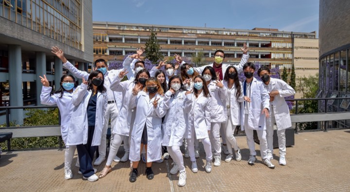 Estudiantes de medicina de la UNAM